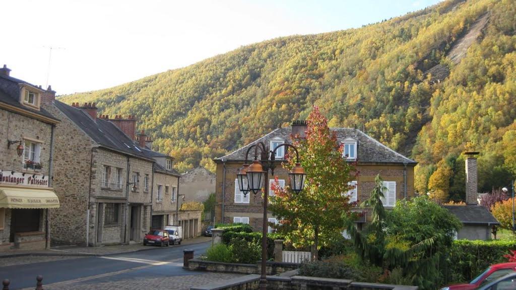 Gite De Vac'S Et D'Affaires A Monthermé Exterior photo